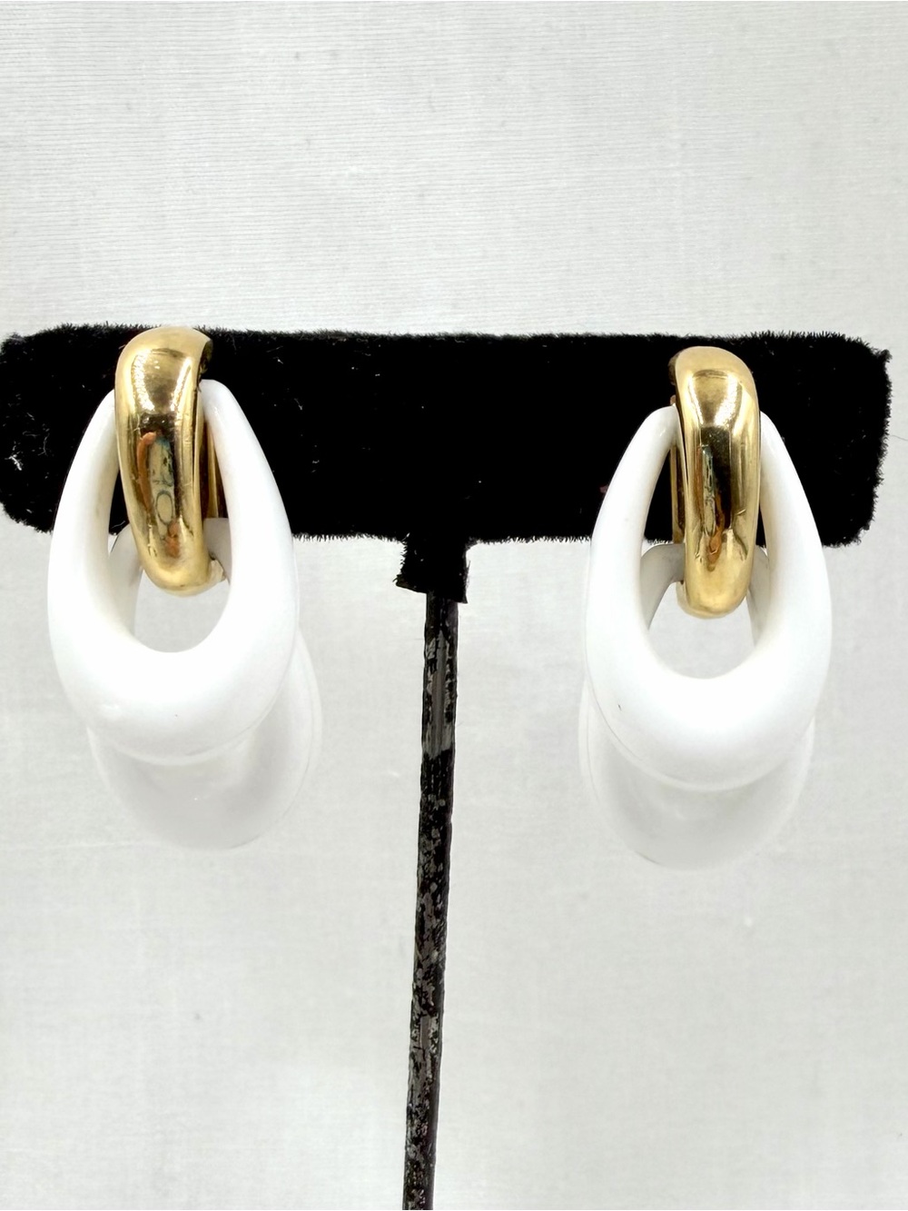 Vintage Crown Trifari Gold Tone White Plastic Clip On Dangle Earrings